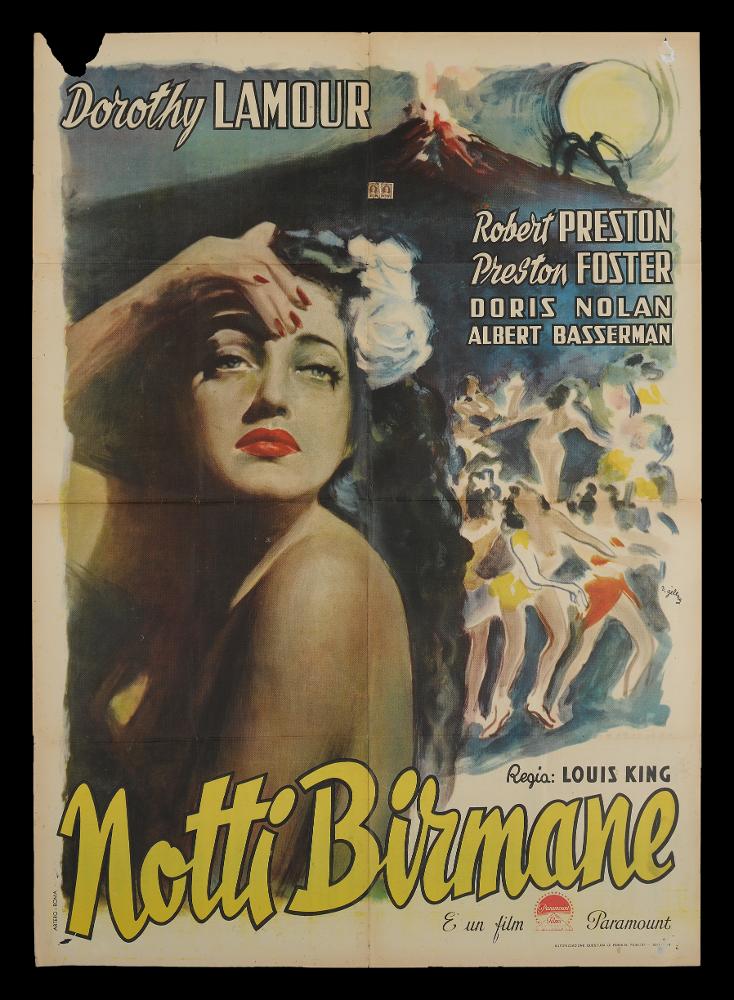 L'immagine riproduce uno dei manifesti conservati presso la Mediateca Regionale Pugliese (vedi Note). Si tratta di uno dei manifesti del film “Notti birmane” del 1940 per la regia di Louis King. La firma che leggiamo sul lato a destra appartiene all’illustratore Rinaldo Gèleng (R. Gèleng), illustratore romano, artista poliedrico ed eclettico. Classe 1920, dopo gli studi d'arte, visse e lavorò per molti anni a Parigi, poi a Milano dove realizzò una serie di copertine per Mondadori e infine a Roma, dove realizzò alcuni manifesti per i film di Fellini. Il suo stile fresco e pittorico è fatto di pennellate liquide e sfumate, con spunti grafici originali, composizioni personali, in cui rivela la sua dote di ritrattista. Gèleng anche in "Notti birmane" mantiene le sue caratte...