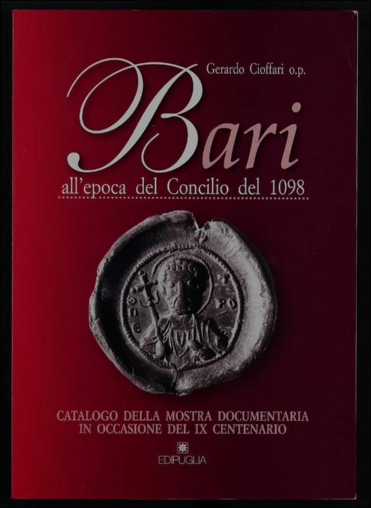 Il volume digitalizzato è il catalogo della mostra documentaria realizzata in occasione del IX centanario del Concilio di Bari e in concomitanza del convegno storico. La mostra documentaria, alla cui creazione contribuirono insieme gli enti ecclesiastici più importanti della città (l'Archivio del Capitolo Metropolitano, il Museo Diocesano e l'Archivio della Basilica) mise in luce gli aspetti della città all'epoca del Concilio e nel periodo che va dalla fine del IX e gli inizi del XII secolo. Fu messo in mostra un ricco patrimonio storico, costituito tra gli altri da documenti di epoca bizantina, il rotolo dell'Exultet, il sigillo del catepano Eustazio Palatino e reliquie dell'epoca dell'abate Elia. Nella pubblicazione, Padre Gerardo Cioffari, noto studioso dell'ordine d...