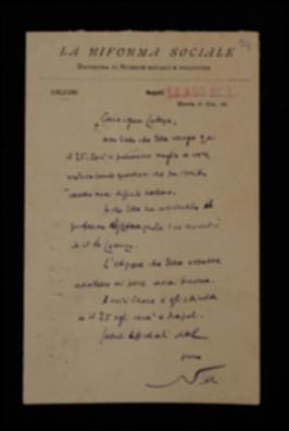 Nella cartolina, Francesco Saverio Nitti conferma la disponibilità a incontrare Laterza a Napoli il 25 agosto e di avvisare Croce perché sia presente ed informa l'editore della possibile edizione del De Lorenzo.