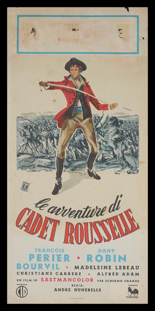 L'immagine riproduce uno dei manifesti conservati presso la Mediateca Regionale Pugliese (vedi Note). Si tratta della versione grafica della locandina del film storico “Le avventure di Cadet Rousselle”. L'illustrazione è a firma di I. Lardani (Iginio Lardani), artista originario di Ascoli Piceno noto soprattutto come designer di titoli dei film, in particolar modo per il genere Spaghetti Western. Pittore autodidatta, all'età di 25 anni si trasferì a Roma per entrare nel mondo della cartellonistica e progettò una serie di opere anche per film noti degli anni '60 e '70, ad esempio di Ettore Scola e Marco Vicario. Il suo stile si mostra molto illustrativo e asciutto, con pochi colori e decisivi tratti. In questa composizione domina la figura di Cadet Rousselle e Lardani in...