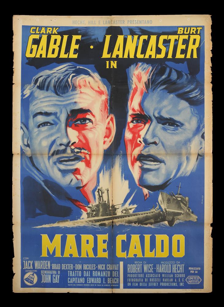 L'immagine riproduce uno dei manifesti conservati presso la Mediateca Regionale Pugliese (vedi Note). Si tratta di una delle versioni grafiche del manifesto del film americano "Mare caldo", a firma di Manno (Dante Manno). Formatosi all'Accademia di Belle Arti, dove fu allievo di Duilio Cambellotti, è stato un grande artista e pittore di cinema. Questo influenzerà la sua carriera, dedicandosi totalmente alla pittura di cinema, sua grande passione fino alla crisi degli anni '70. L'uso degli acquerelli e della tempera, di colori compatti e pastosi rendono le sue figure ben definite e morbide, unendo un certo stile classico e accademico ad una grafica moderna. Manno, come molti altri pittori dell'epoca dediti alla pittura per manifesti, si fece interprete del filone Neoreal...