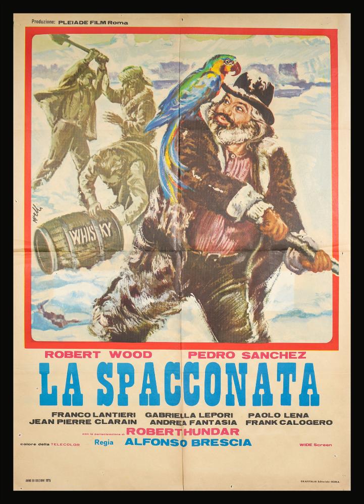 L'immagine riproduce uno dei manifesti conservati presso la Mediateca Regionale Pugliese (vedi Note). Si tratta di una delle versioni grafiche per il manifesto del film “La spacconata” del 1976 per la regia di Alfonso Brescia. La firma che si legge sul lato a sinistra appartiene all'illustratore Avelli che compone una grafica semplice, sullo sfondo il bianco è il colore predominante anche nella rappresentazione dei tre personaggi in azione. In primo piano un uomo in compagnia di un coloratissimo pappagallo. Il titolo e tutte le parti editoriali con i credits e i nomi degli attori si trovano fuori cornice al di sotto dell'illustrazione....