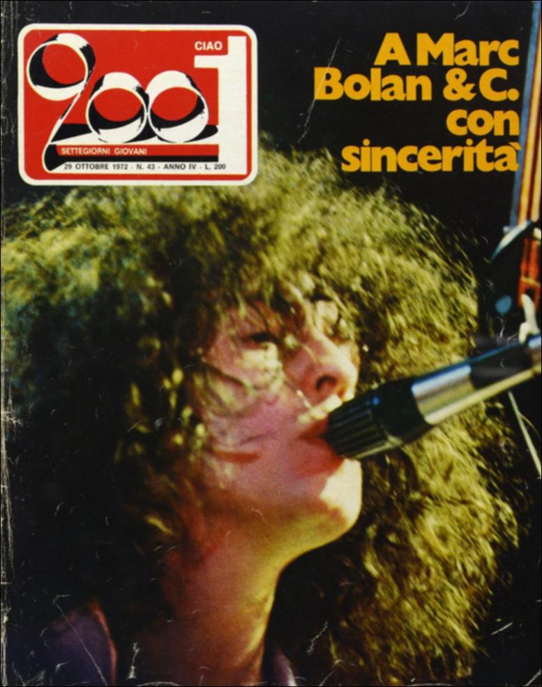 La risorsa in oggetto fa parte dei documenti editoriali selezionati dal Fondo MEM in occasione dell’esposizione "Sulle tracce di David Bowie. L’uomo delle stelle nelle riviste musicali italiane dagli anni ’70 ai ’90" curata da Claudia Attimonelli (Università degli Studi di Bari Aldo Moro, MEM, Future in Research). È un viaggio nel passato che mostra in che modo l’artista fu presentato e rappresentato in uno dei principali medium dell’epoca: le riviste musicali. Nello specifico il documento digitale riporta, oltre la copertina della rivista, la pagina esposta nel percorso di visita. A p. 19 la rubrica "Recentissime da Londra" annuncia in un trafiletto il 'tutto esaurito' per la tournée americana di Bowie, alla Carnegie Hall di New York. In copertina un primo piano di Mar...