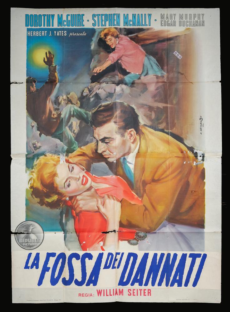 L'immagine riproduce uno dei manifesti conservati presso la Mediateca Regionale Pugliese (vedi Note). Si tratta di una delle due versioni grafiche del manifesto del film "La fossa dei dannati" del 1954 per la regia di William A. Seiter. La firma che ritroviamo sul lato a destra appartiene all'illustratore Angelo Cesselon, considerato uno dei pittori di cinema più originali. Il suo stile è riconoscibile per l'uso un cromatismo vibrante e dinamico e per la predilezione per i tocchi sfumati e leggeri, con contrasti di colore forti e contemporanei. Ma è indubbio che Cesselon fu influenzato anche da una certa tradizione pittorica veneta, che guarda ad artisti come Tiziano e Tiepolo, fino a Giovanni Boldini, soprattutto nelle composizioni diagonali. Tutta la sua produzione, a...