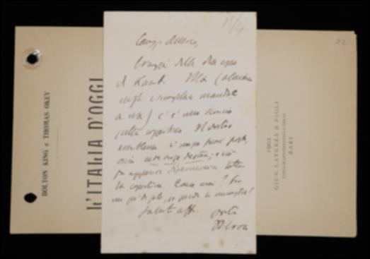 Nella cartolina, Benedetto Croce ringrazia Giovanni Laterza per le copie di un volume di Immanuel Kant appena ricevute ma gli segnala un errore di stampa nella copertina.