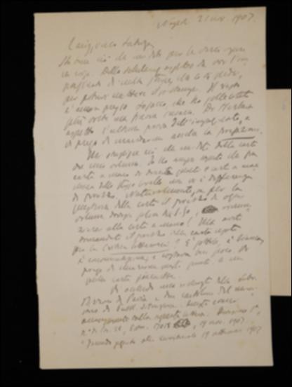 Nella lettera, Benedetto Croce sollecita Giovanni Laterza a spedirgli altre bozze dei volumi di Johann F. Herbart e di Friedrich W.J. Schelling, informandolo che di quest'ultimo il curatore Michele Losacco non ha ancora restituito le bozze che ha presso di sé. Croce esprime poi le sue preferenze in merito alla carta per l'edizione del suo “sistema filosofico” e raccomanda all'editore la pronta distribuzione del suo periodico.
