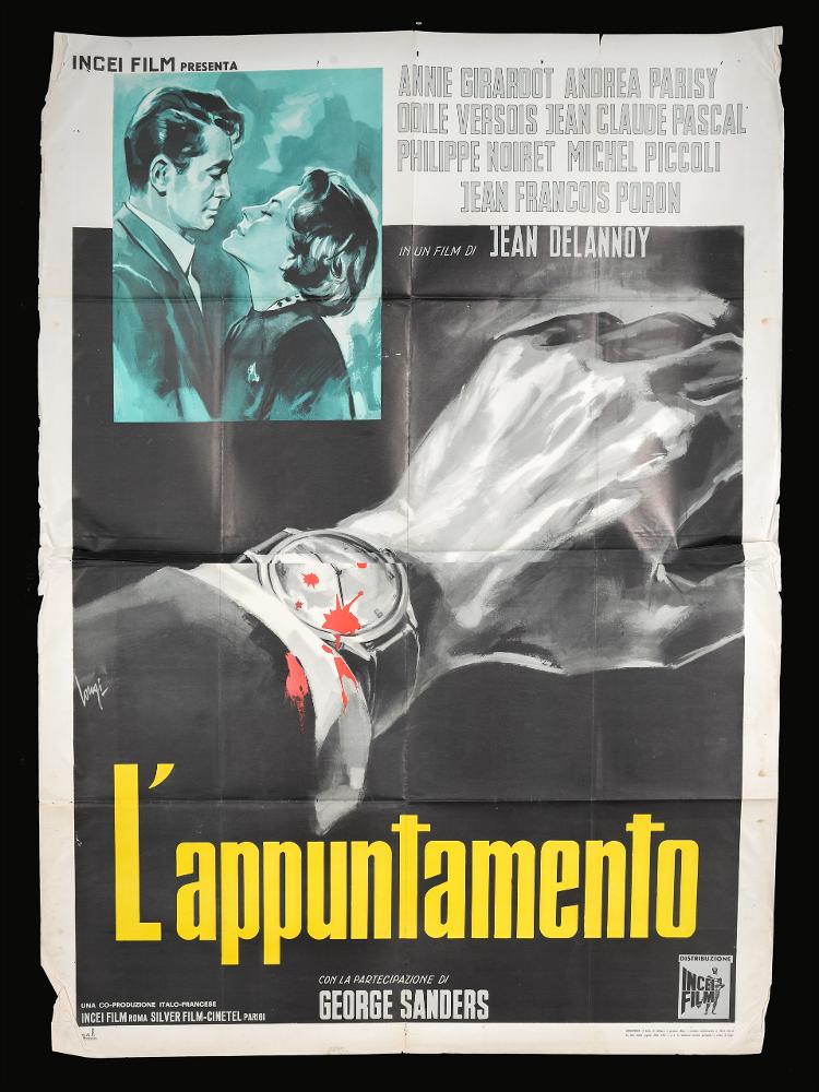 L'immagine riproduce uno dei manifesti conservati presso la Mediateca Regionale Pugliese (vedi Note). Si tratta di uno dei manifesti del film “L'appuntamento” del 1961 per la regia di Jean Delannoy. La composizione grafica è a firma di Carloantonio Longi (Longi), illustratore e cartellonista cinematografico tra i più importanti sulla scena italiana tra gli anni cinquanta e settanta del Novecento. In linea con gli altri manifesti dell’artista, anche qui si nota subito l’eleganza della composizione nel quale prevalgono i toni del nero e del grigio. L'immagine principale è rappresentata da una mano e l'attenzione è catturata immediatamente dalla presenza del sangue sull'orologio, suggerendo un evento tragico. Nella parte superiore a sinistra, in un piccolo riquadro, sono r...
