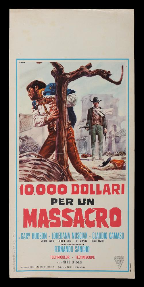 L'immagine riproduce uno dei manifesti conservati presso la Mediateca Regionale Pugliese (vedi Note). Si tratta di una delle versioni grafiche della locandina del film "10.000 dollari per un massacro", a firma di Renato Casaro, di cui si conserva anche il manifesto. Autodidatta, tra i maggiori rappresentanti della grafica e del manifesto del secondo dopoguerra, sviluppa una grande tecnica e raffinatezza formale sugli esempi più prestigiosi di altri pittori di cinema, primo tra tutti Cesselon, alla quale mescola linguaggi compositivi più innovativi (fotografico e grafico) anche usando tecniche e strumenti diversi, come l'aerografo. Per questo film "spaghetti western", Casaro realizza anche per la locandina una composizione di grande impatto visivo con una prospettiva vol...