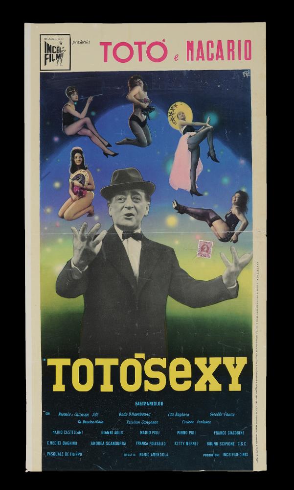 L'immagine riproduce uno dei manifesti conservati presso la Mediateca Regionale Pugliese (vedi Note). Si tratta di una delle versioni della locandina del film "Totò sexy", a firma di Francesco Fiorenzi. Tutte le caratteristiche stilistiche tipiche dell'artista esplodono in questa composizione ironica e colorata. Autodidatta trasferitosi a Roma nel periodo più florido per il cinema italiano, Fiorenzi fu il primo, tra i pittori di cinema dell'epoca, ad anticipare il linguaggio grafico e fotografico attraverso la realizzazione di collage con ritratti e scene prese dal film e l'inserimento di elementi pittorici per unire le immagini sparse nello spazio del manifesto. Quello che oggi si realizza grazie a strumenti digitali, Fiorenzi lo realizzava creativamente con l'uso di f...