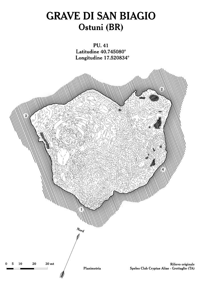 Questo rilievo topografico è la trasposizione in digitale di rilevamenti realizzati a seguito di importanti studi speleologici nelle grotte di Puglia. Sono materiale utile per lo studio e la ricerca, per comprendere al meglio la complessità delle articolazioni sotterranee di queste cavità naturali, con il fine della tutela e della salvaguardia del fenomeno carsico. 
Il documento fa parte della raccolta di rilievi topografici digitalizzati da Carlos Solito per il Progetto digitale “Sillabario sotterraneo – Viaggio dantesco nelle Grotte di Puglia” – realizzato nell’ambito della LEGGE REGIONALE 30 dicembre 2020 - art. 39 “Cavità pugliesi e opera dantesca - Celebrazioni 700 anni dalla morte di Dante Alighieri”.