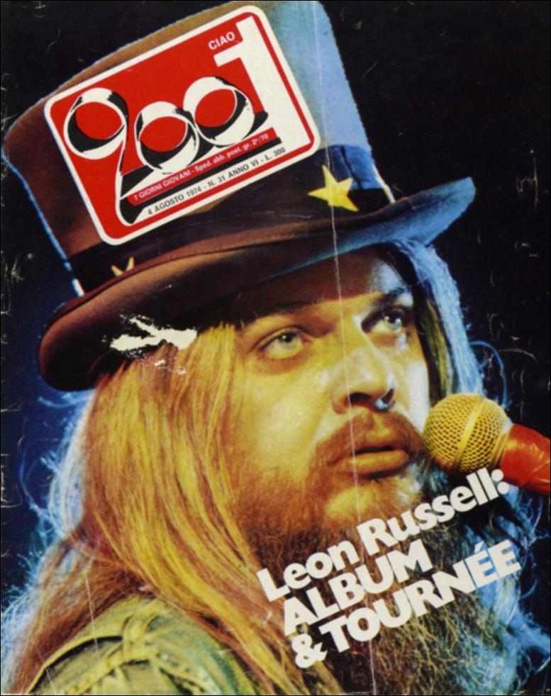 La risorsa in oggetto fa parte dei documenti editoriali selezionati dal Fondo MEM in occasione dell’esposizione "Sulle tracce di David Bowie. L’uomo delle stelle nelle riviste musicali italiane dagli anni ’70 ai ’90" curata da Claudia Attimonelli (Università degli Studi di Bari Aldo Moro, MEM, Future in Research). È un viaggio nel passato che mostra in che modo l’artista fu presentato e rappresentato in uno dei principali medium dell’epoca: le riviste musicali. Nello specifico il documento digitale riporta, oltre la copertina della rivista, la pagina esposta nel percorso di visita. A p. 4 l'articolo "Bowie seguaci e ribelli", nella rubrica dedicata ai lettori nell' "angolo del pop" riporta un appunto del Sig. Gianni: si lamenta di Bowie come nuovo idolo delle fan, pur n...
