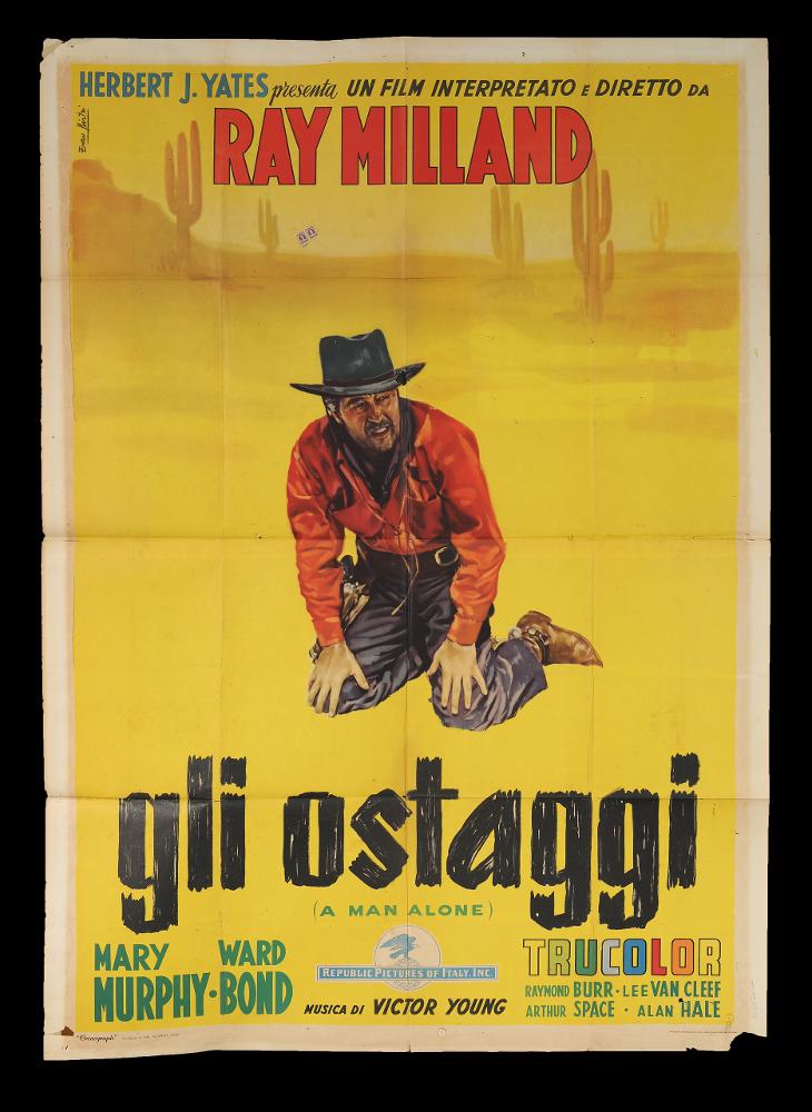 L'immagine riproduce uno dei manifesti conservati presso la Mediateca Regionale Pugliese (vedi Note). Si tratta del manifesto del film "Gli ostaggi", a firma di Enzo Nistri. Pittore romano che realizzò migliaia di manifesti per il cinema, Nistri si contraddistinse per un linguaggio maturo, uno stile semplice ed elegante che "si presta a raccontare ogni storia" (Baroni, 2018). Molti suoi lavori infatti si riconoscono per il tratto raffinato, ma al tempo stesso dalla forte intensità costruttiva data anche da un sapiente uso dei colori netti e spesso contrastanti, che aiutano a ben definire le figure e le scene descritte. Questa composizione si caratterizza anche per un taglio moderno, fatto da un'unica grande scena in cui Ray Milland si mostra solo, in pieno deserto. L'am...