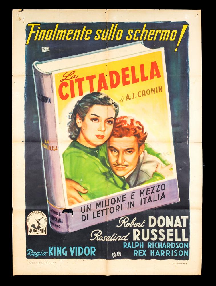 “La cittadella” (titolo originale “The Citadel”) è un film del 1938 diretto da King Vidor, su sceneggiatura di Ian Dalrymple, Frank Wead e Elizabeth Hill.
Si tratta di una delle numerose versioni per lo schermo realizzate in vari paesi del romanzo omonimo di Archibald Joseph Cronin pubblicato a Londra nel 1937.
Tra gli interpreti principali ricordiamo Robert Donat, Rosalind Russell, Ralph Richardson, Rex Harrison.
Il manifesto cinematografico è firmato Manc., pseudonimo di Roberto Mancinelli, artista di cui si hanno poche notizie ma che per certo si formò come illustratore di cartoline cinematografiche, proseguendo poi la carriera come illustratore di manifesti. L’immagine in oggetto mette in risalto le doti artistiche dell’autore che riesce a rendere, attraverso l’uso ...