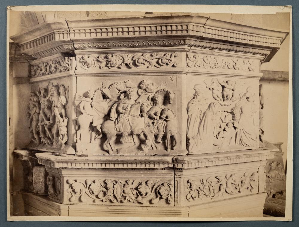 <div class="ql-editor"><div>Documentazione fotografica: cattedrale di Altamura, particolare della loggia (o parapetto) del pulpito, XVI secolo. </div><div><br></div><div>La raccolta fotografica di Giuseppe Ceci (1863-1938), studioso delle arti figurative dell’Italia meridionale e tra i promotori delle Società di Storia Patria di Napoli e della Puglia, si inserisce nel vivace clima culturale dell’Italia postunitaria, caratterizzato dal progressivo consolidarsi di una «coscienza nazionale» alimentata anche dal confronto e dal dialogo con le realtà storiche e culturali locali.</div><div>Oggi la Biblioteca Comunale di Andria conserva oltre settecento fotografie dedicate alla Puglia medievale, a Napoli e al patrimonio storico-artistico dell...