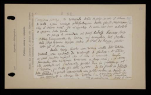 Nella cartolina, Benedetto Croce esprime a Laterza soddisfazione per la carta scelta per il suo volume “Estetica” ma lamenta di non averne ancora ricevuto le bozze; a tal proposito gli chiede di sollecitare in tipografia Vecchi. Inoltre invita l'editore ad omaggiare Rodolfo Renier, professore di letterature neolatine presso l'Università di Torino, dei volumi di Karl Vossler e Giordano Bruno appena stampati.