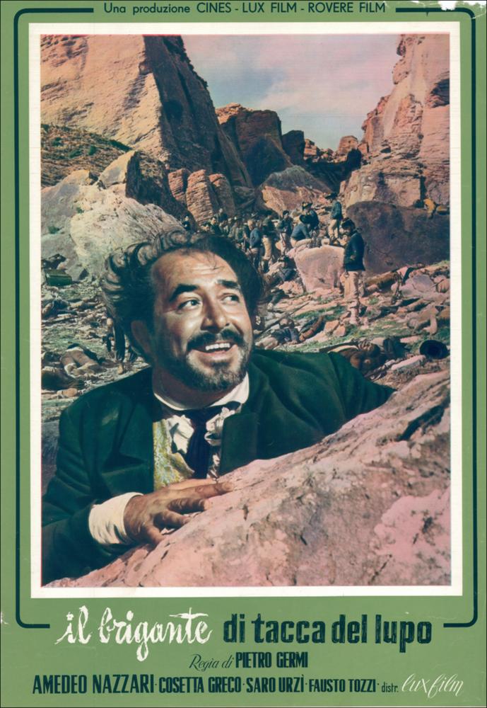 L'immagine è la riproduzione digitale del manifesto cinematografico del film “Il brigante di Tacca del Lupo”, prodotta in occasione dell'evento "Cinema 150 anni. Mostra di manifesti d'epoca sul Risorgimento". La mostra, allestita negli spazi della Mediateca Regionale di Bari, è stata realizzata nel 2011 dall'Ufficio Attività culturali e audiovisivi, afferente al Servizio Cultura e Spettacolo della Regione Puglia, in occasione delle celebrazioni dei 150 anni dell'Unità d'Italia. L'immagine ci presenta una elegante fotobusta verticale con cornice sui toni del verde con i riferimenti del film nel riquadro in basso; il primo piano del Commissario Francesco Siceli, interpretato da Saro Urzì, campeggia al centro e riprende il momento in cui i bersaglieri riescono a scovare il...
