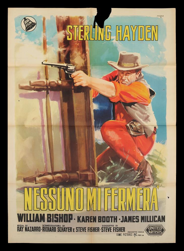 L'immagine riproduce uno dei manifesti conservati presso la Mediateca Regionale Pugliese (vedi Note). Si tratta di uno dei manifesti del film western in bianco e nero “Nessuno mi fermerà” del 1955 per la regia di Ray Nazarro. La composizione grafica è a firma dell’illustratore romano Manno Dante (Manno), pittore di cinema, allievo del grande Duilio Cambellotti presso l’Accademia di Belle Arti di Roma. Manno rappresenta a colori una scena del film che ritrae il protagonista Rick, interpretato da Sterling Hayden, reso in maniera morbida e ben definita grazie all'uso degli acquerelli e della tempera, di colori compatti e pastosi. Vediamo una scena ambientata all’esterno, qui cielo e acqua si fondono grazie alle sfumature dell’azzurro utilizzate. Manno si spegne a Roma nel ...
