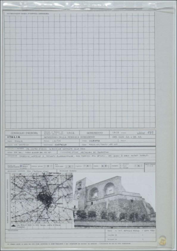 La scheda in oggetto è parte del volume “Censimento delle opere fortificate in Puglia”, risultato dell'attività promossa dalla Regione Puglia tra il 1981 e il 1982, per individuare e descrivere le principali costruzioni in muratura presenti nel territorio. Composta da due fogli sciolti, è redatta dall'Ing. Antonio Panico nel settembre del 1981. Il castello è situato nel centro storico del comune di Ugento, in provincia di Lecce. Il complesso monumentale è caratterizzato dal castello a pianta quadrangolare risalente al XVII secolo e dalla torre a pianta quadrata del XIII secolo. L’impianto originario è stato realizzato su resti messapici probabilmente durante il periodo normanno e successivamente consolidato in epoca angioina. A seguito di gravi danni per gli eventi bell...