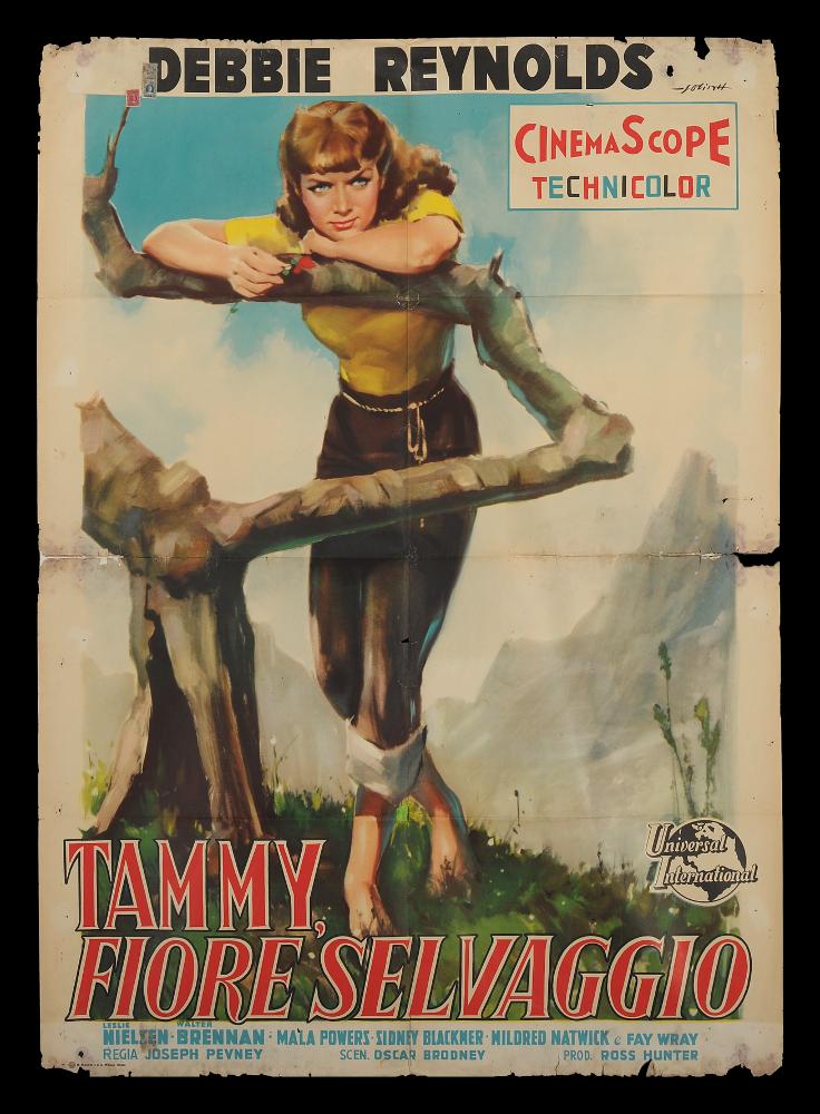 L'immagine riproduce uno dei manifesti conservati presso la Mediateca Regionale Pugliese (vedi Note). Si tratta di una delle versioni grafiche del manifesto del film “Tammy fiore selvaggio”, del 1957 per la regia di Joseph Pevney. Il manifesto è a firma dell'illustratore Giorgio Olivetti, maestro bolognese autore del manifesto del film “La dolce vita”. In uno scenario bucolico, con montagne e cielo che quasi si confondono, nuvole bianche e prati verdi, l’unica protagonista della composizione grafica è la bellissima Tammy, interpretata da Debbie Reynolds. Pur nella sua semplicità, un pantalone e una maglia a mezza manica, Tammy riesce ad evocare sensualità dai piccoli particolari inseriti da Olivetti: si veda il fiore reso tra le dite, i piedi nudi sul prato, lo sguardo ...