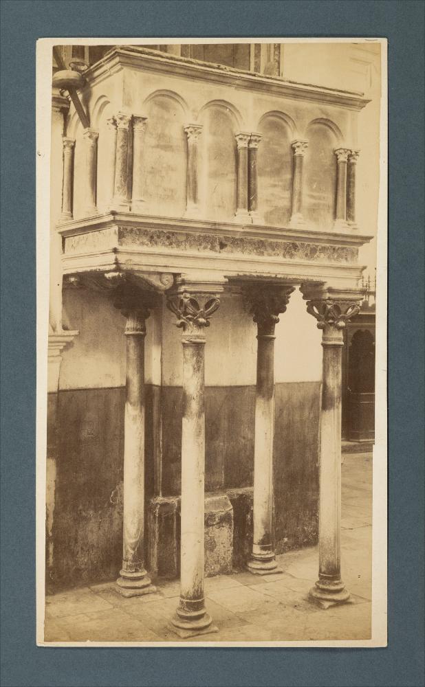 <div class="ql-editor"><div>Immagine fotografica del pulpito, databile al XIII secolo, della Cattedrale di Barletta, da uno scatto di Romualdo Moscioni.</div><div>La raccolta fotografica di Giuseppe Ceci (1863-1938), studioso delle arti figurative dell’Italia meridionale e tra i promotori delle Società di Storia Patria di Napoli e della Puglia, si inserisce nel vivace clima culturale dell’Italia postunitaria, caratterizzato dal progressivo consolidarsi di una «coscienza nazionale» alimentata anche dal confronto e dal dialogo con le realtà storiche e culturali locali.</div><div>Oggi la Biblioteca Comunale di Andria conserva oltre settecento fotografie dedicate alla Puglia medievale, a Napoli e al patrimonio storico-artistico dell’Ita...