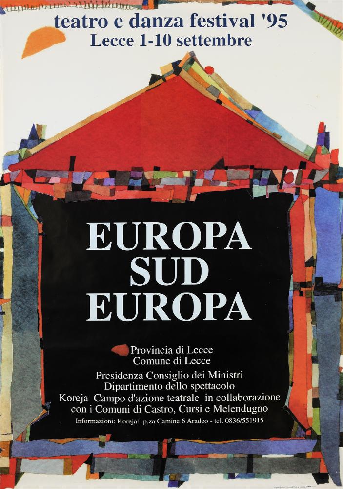 L'immagine in oggetto riproduce la locandina di "Europa Sud Europa", festival di teatro e danza realizzato nel settembre del 1995 a Lecce. Koreja organizzò un 'campo d'azione teatrale' in collaborazione con i Comuni di Castro, Cursi e Melendugno. La locandina invita alla partecipazione con un'immagine colorata di una casa-teatro dipinta, su cui campeggia all'ingresso il titolo del festival, con tutte le informazioni necessarie.