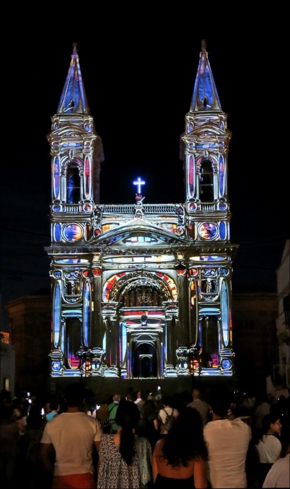 “Metamorphosis” è un’opera di videomapping realizzata dallo studio maceratese di Luca Agnani proiettato sulla Basilica Pontificia Santuario Santi Cosma e Damiano. L'architettura diventa elemento generatore di forme e nuovi spazi per creare, attraverso luce ed ombre, differenti percezioni visive sviluppate attraverso la destrutturazione, trasformazione e reinterpretazione della stessa Basilica. Una forma di dialogo tra la grande tradizione architettonica e le nuove visioni creative dell’arte contemporanea. ...
