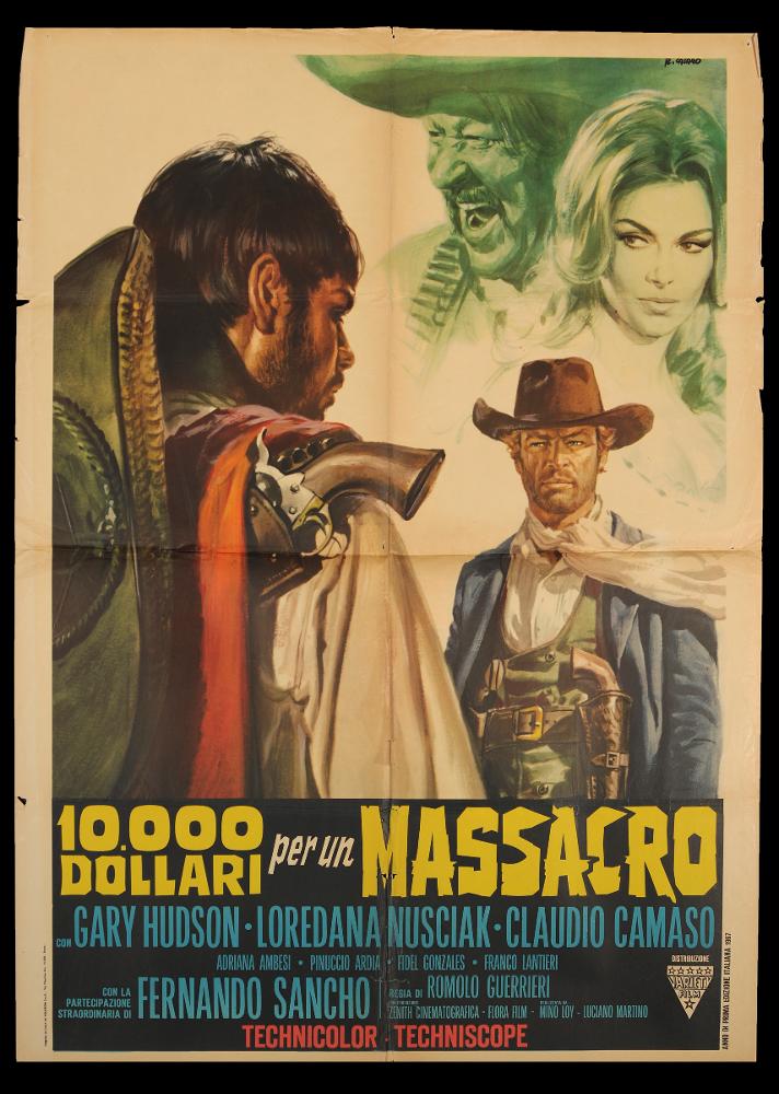 L'immagine riproduce uno dei manifesti conservati presso la Mediateca Regionale Pugliese (vedi Note). Si tratta di una delle versioni grafiche del manifesto del film "10.000 dollari per un massacro", a firma di Renato Casaro, di cui si conserva anche la locandina. Autodidatta, tra i maggiori rappresentanti della grafica e del manifesto del secondo dopoguerra, sviluppa una grande tecnica e raffinatezza formale sugli esempi più prestigiosi di altri pittori di cinema, primo tra tutti Cesselon, alla quale mescola linguaggi compositivi più innovativi (fotografico e grafico) anche usando tecniche e strumenti diversi, come l'aerografo. Per questo film "spaghetti western", Casaro realizza una composizione di grande impatto visivo e con un'insolita prospettiva che include lo spe...