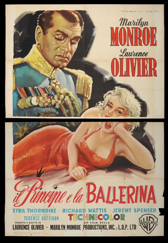 L'immagine riproduce uno dei manifesti conservati presso la Mediateca Regionale Pugliese (vedi Note). Si tratta del manifesto del film "Il principe e la ballerina", la cui illustrazione è a firma di Martinati. Toscano di nascita, Luigi Martinati può considerarsi uno degli interpreti più significativi della prima maniera del manifesto di cinema. La composizione, riconoscibile nel suo bel stile all'italiana raffinato, presenta i tratti tipici della sua pittura. Tutto l'insieme è incentrato sulle figure protagoniste, interpretate da Marilyn Monroe e Laurence Olivier, che nelle loro pose e vesti molto esplicite, descrivono perfettamente la narrazione del film. Colori netti, giochi di luce, i volti ricchi di espressione ed intensità, una malinconia velata sono tipici delle s...