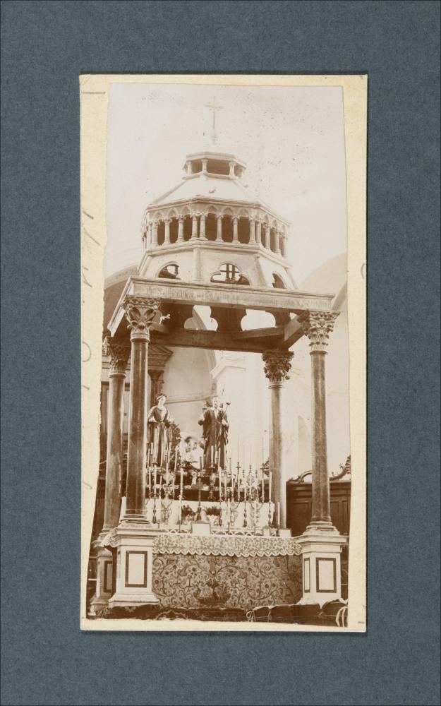 <div class="ql-editor"><div>Documentazione fotografica del ciborio, risalente al XII secolo, della Cattedrale di Barletta.</div><div>La raccolta fotografica di Giuseppe Ceci (1863-1938), studioso delle arti figurative dell’Italia meridionale e tra i promotori delle Società di Storia Patria di Napoli e della Puglia, si inserisce nel vivace clima culturale dell’Italia postunitaria, caratterizzato dal progressivo consolidarsi di una «coscienza nazionale» alimentata anche dal confronto e dal dialogo con le realtà storiche e culturali locali.</div><div>Oggi la Biblioteca Comunale di Andria conserva oltre settecento fotografie dedicate alla Puglia medievale, a Napoli e al patrimonio storico-artistico dell’Italia meridionale. Il corpus res...