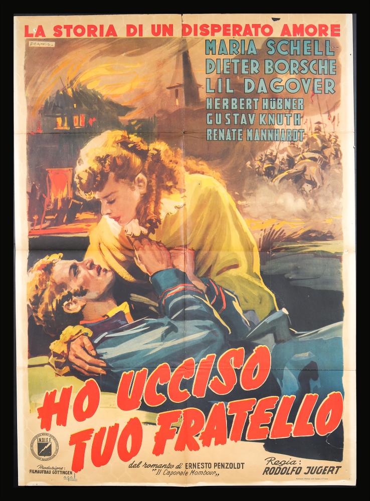 L'immagine riproduce uno dei manifesti conservati presso la Mediateca Regionale Pugliese (vedi Note). Si tratta di una delle due versioni grafiche del manifesto del film italiano “Ho ucciso tuo fratello”, a firma di De Amicis (Aldo De Amicis) come si evince dalla firma in alto a sinistra. Illustratore romano, ha iniziato la sua carriera come vignettista del periodico a fumetti “Il Vittorioso”, opportunità che gli permise una maturazione stilistica tale da renderlo più sicuro e pronto per il mondo della cartellonistica. La composizione colpisce per la straordinaria bellezza drammatica della scena rappresentata, fatta con una pittura dai colori caldi con cui De Amicis esalta i due amanti, mentre sullo sfondo esplode la guerra. L'artista s...