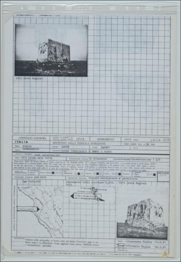 La scheda in oggetto è parte del volume “Censimento delle opere fortificate in Puglia”, risultato dell'attività promossa dalla Regione Puglia tra il 1981 e il 1982, per individuare e descrivere le principali costruzioni in muratura presenti nel territorio. Composta da due fogli sciolti, è redatta da Francesca Faglia il 19 settembre 1981. Torre Inserraglio o Crito o Creto è situata a Nardò in provincia di Lecce in zona rurale. La costruzione fortificata risale al XVII secolo e si presenta a pianta troncopiramidale con addossato un corpo posticcio a pianta quadrata. Il prospetto con muratura faccia a vista è impreziosito da caditoie e superiormente dal toro di coronamento. L’ingresso alla torre è consentito tramite la porta levatoia. La struttura muraria è realizzata in c...