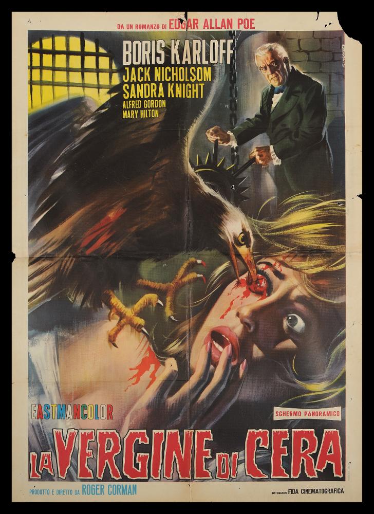 L'immagine riproduce uno dei manifesti conservati presso la Mediateca Regionale Pugliese (vedi Note). Si tratta di una delle versioni grafiche del manifesto del film americano "La vergine di cera", a firma di Renato Casaro. Autodidatta, tra i maggiori rappresentanti della grafica e del manifesto del secondo dopoguerra, sviluppa una grande tecnica e raffinatezza formale sugli esempi più prestigiosi di altri pittori di cinema, primo tra tutti Cesselon, alla quale mescola linguaggi compositivi più innovativi (fotografico e grafico) anche usando tecniche e strumenti diversi, come l'aerografo. Per questo film, Casaro realizza una composizione di forte realismo e grande impatto visivo fatto di più momenti narrativi, tirandone fuori tutta l'anima horror. Nonostante tutto, la s...