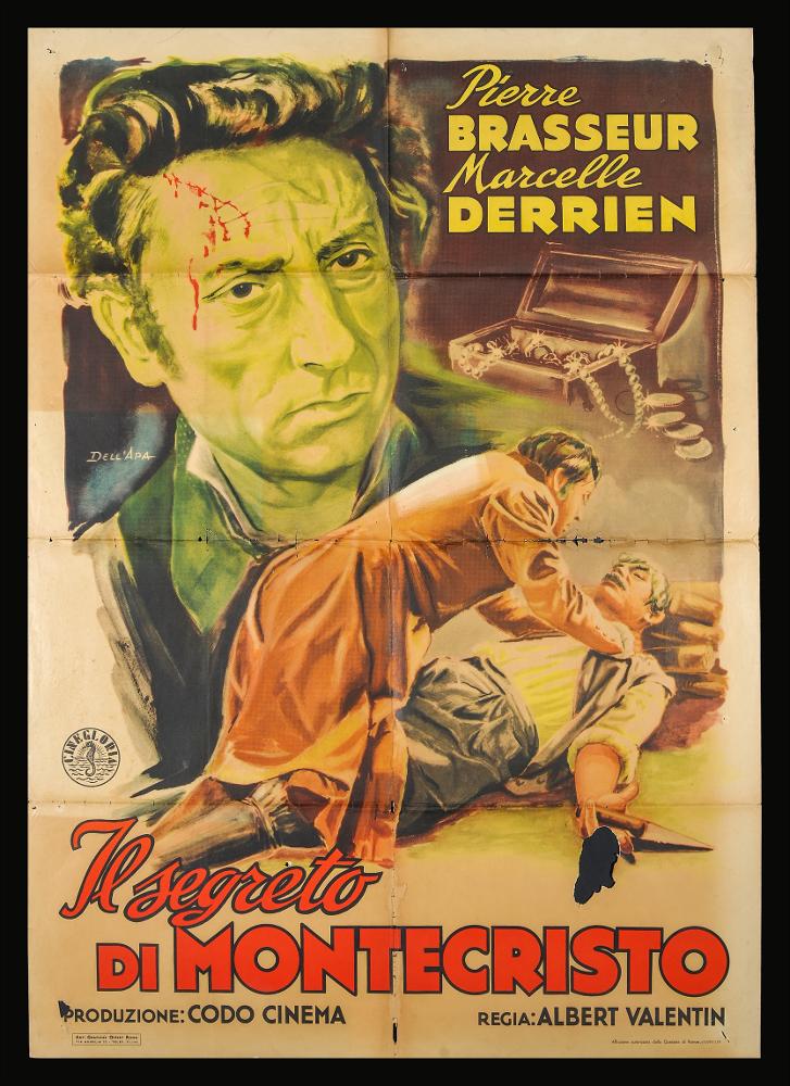 L'immagine riproduce uno dei manifesti conservati presso la Mediateca Regionale Pugliese (vedi Note). Si tratta di una delle versioni grafiche del manifesto di "Il segreto di Montecristo", film francese del 1948 per la regia di Albert Valentin. La firma che leggiamo sul lato a destra appartiene a Dell'Apa. Dell'artista non si hanno notizie, ma mostra un approccio stilistico originale, seppur descrittivo, ispirato ad altri artisti come Tarquini, Simbari, Casaro, che hanno fatto del colore il loro elemento distintivo. La composizione presenta due sequenza distinte, una in primo piano che vede una colluttazioni fra due uomini, mentre alle loro spalle un grande volto maschile, rappresentato in monocromo sul verde, sembra osservare il duello. Nella collezione è conservato un...