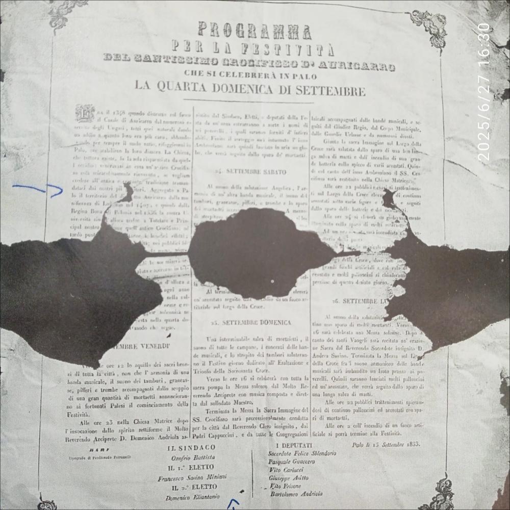 La digitalizzazione di questo manifesto-programma della Festa del SS. Crocifisso in Palo del Colle, risalente al 1853, offre un’interessante testimonianza dell’importanza di questo culto devozionale già a quell’epoca. Si noti il riferimento alla concessione ai palesi da parte della regina Bona Sforza del crocifisso di Auricarro nel 1536.
La Festa Patronale del SS. Crocifisso di Auricarro, istituita nel 1853, si celebra in due momenti diversi, il 3 Maggio e la terza settimana di settembre a Palo del Colle (Bari). La Festa si caratterizza, dal punto di vista liturgico, con messe solenni e tre processioni con il simulacro del Crocifisso lungo le vie storiche del paese (il SS. Crocifisso viene portato in processione dalla Chiesa S. Maria La Porta alla chiesetta rupestre di ...