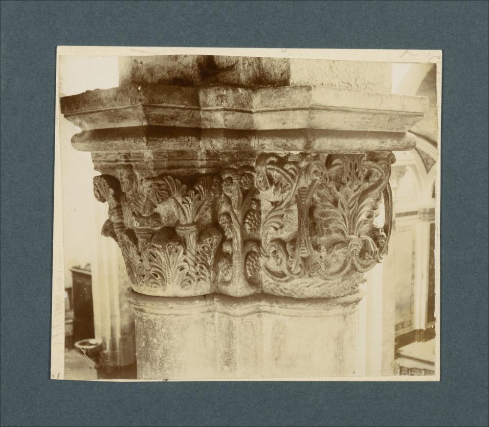 <div class="ql-editor"><div>Documentazione fotografica di capitello, databile al XIII secolo, appartenente alle colonne della Cattedrale di Ruvo di Puglia.</div><div>La raccolta fotografica di Giuseppe Ceci (1863-1938), studioso delle arti figurative dell’Italia meridionale e tra i promotori delle Società di Storia Patria di Napoli e della Puglia, si inserisce nel vivace clima culturale dell’Italia postunitaria, caratterizzato dal progressivo consolidarsi di una «coscienza nazionale» alimentata anche dal confronto e dal dialogo con le realtà storiche e culturali locali.</div><div>Oggi la Biblioteca Comunale di Andria conserva oltre settecento fotografie dedicate alla Puglia medievale, a Napoli e al patrimonio storico-artistico dell’...
