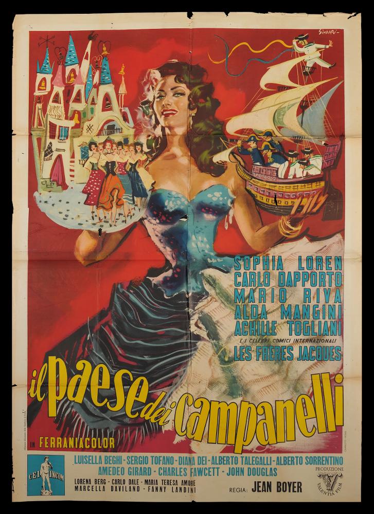 L'immagine riproduce uno dei manifesti conservati presso la Mediateca Regionale Pugliese (vedi Note). Si tratta di una delle versioni grafiche del manifesto del film "Il paese dei campanelli" del 1954 per la regia di Jean Boyer, a firma dell’illustratore Nicola Simbari (Simbari). Artista di fama internazionale, colpisce per la «freschezza del suo tratto e la velocità di modellato» (Baroni, 2018) e per la composizione geometrica dell’immagine. Una bellissima e sensuale Sophia Loren, nei panni di Bombon, tra le protagoniste più lascive del film, regge nelle mani, in una perfetta simmetria, due piccoli blocchi narrativi. Nella mano sinistra è racchiuso il paesino olandese, luogo dell’azione rappresentato, per sineddoche, dalle case con i campanelli sui tetti e da un gruppo...