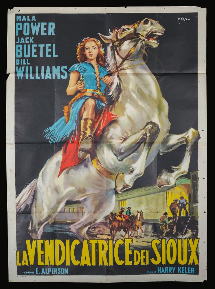 L'immagine riproduce uno dei manifesti conservati presso la Mediateca Regionale Pugliese (vedi Note). Si tratta di una delle versioni grafiche del manifesto del film western “La vendicatrice dei Sioux” del 1952 per la regia di Harry Keller. La composizione grafica è a firma del pittore Di Stefano G. come si evince dalla firma in alto a destra. Autore narrativo vicino ad altri interpreti della pittura di cinema dell'epoca e autore di molti manifesti di film legati al genere western, Di Stefano utilizza tutto lo spazio compositivo a disposizione per far emerge la figura femminile al centro, indiscussa protagonista del film, immortalata armata in sella ad un cavallo, dietro di lei sullo sfondo nero, un gruppo di uomini a cavallo che sembrano assalire un vagone treno. Le pe...