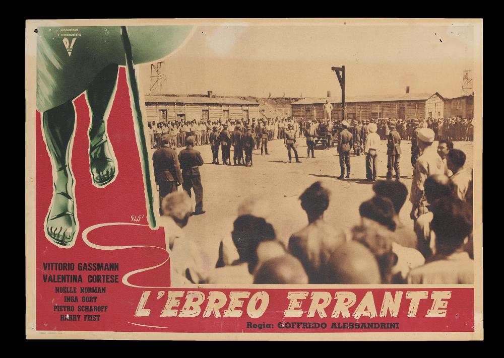 L'immagine riproduce uno dei manifesti conservati presso la Mediateca Regionale Pugliese (vedi Note). Si tratta di uno dei soggetti per la fotobusta de "L'ebreo errante", film italiano degli anni '40, a firma dell'illustratore Gigi. Per questa serie, l'artista realizza un dipinto in cui mette in primo piano il dettaglio delle gambe e dei piedi dell'ebreo errante, nel film interpretato da Vittorio Gassman come ben si può notare nel manifesto firmato da Ciriello, qui in collezione. Il passo, accompagnato dal bastone, simboleggia la sua condanna a vivere per sempre senza trovare pace. Il fondo rosso esalta sia l'illustrazione pittorica dalle tonalità verdi, sia la scena rappresentata, tratta dal film. Chiude il tutto il titolo con un lettering vibrante e dinamico, che semb...