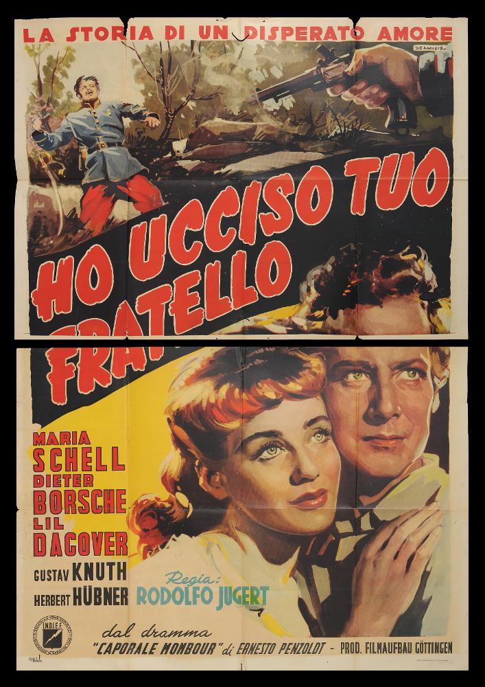 L'immagine riproduce uno dei manifesti conservati presso la Mediateca Regionale Pugliese (vedi Note). Si tratta di una delle due versioni grafiche del manifesto del film “Ho ucciso tuo fratello”, a firma di De Amicis (Aldo De Amicis) come si evince dalla firma in alto a destra. Illustratore romano, ha iniziato la sua carriera come vignettista del periodico a fumetti “Il Vittorioso”, opportunità che gli permise una maturazione stilistica tale da renderlo più sicuro e pronto per il mondo della cartellonistica. La composizione, sviluppata per il manifesto 200x140, colpisce per la varietà dei momenti narrati e i colori caldi con cui De Amicis realizza sia gli splendidi ritratti dei protagonisti sia la scena nel bosco in alto. L'artista sa come usare sapientemente la luce pe...