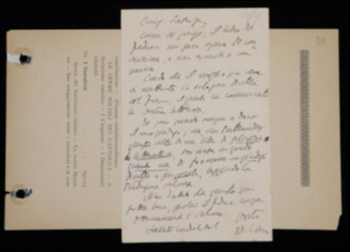 Nella cartolina, Benedetto Croce manifesta a Laterza il proprio parere positivo sulla serietà dell'opera “La verità sul processo contro la contessa Linda Murri-Bonmartini” di Karl Federn, invitando l'editore a leggere il manoscritto e a mettersi in contatto diretto con l'autore. Circa la traduzione, assicura a Laterza che il Federn ha ottima padronanza della lingua italiana.