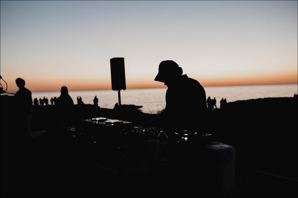 Nella foto John Talabot ripreso durante il suo attesissimo dj set tenutosi fino all’alba (VIVA! Festival 8 agosto 2021) presso la Masseria Aprile a Locorotondo.
John Talabot è artista e dj di spicco nel panorama elettronico contemporaneo, in continua ricerca e sperimentazione, sempre pronto a mettersi in gioco e a percorrere orizzonti musicali inesplorati. I suoi set sono stati protagonisti al Sónar, al Pickle Factory, e al Kelvingrove Art Gallery & Museum di Glasgow. Ha anche partecipato a festival come Primavera Sound o Nuits Sonores, portando le serate della sua etichetta Hivern Discs nei club di tutta Europa....