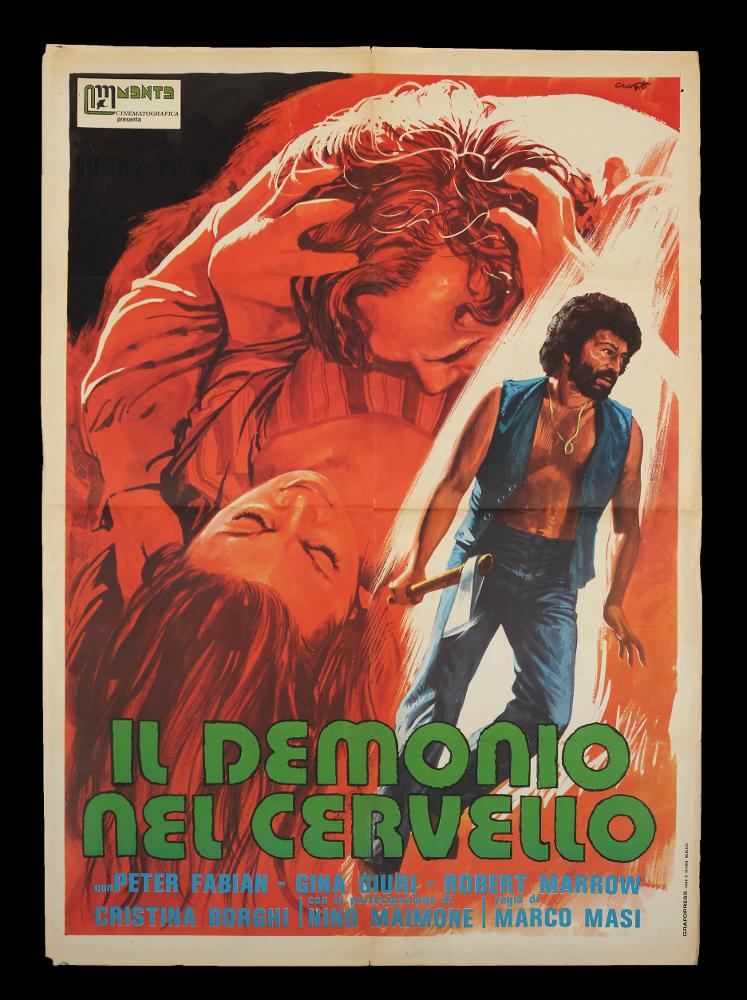 L'immagine riproduce uno dei manifesti conservati presso la Mediateca Regionale Pugliese (vedi Note). Si tratta di uno dei manifesti del film italiano “Il demonio nel cervello". L’illustrazione è a firma di Luciano Crovato (Crovato), come si evince dalla firma in alto a destra. Lo stile di Crovato si riconosce in più opere realizzate negli anni '70: uno stile realistico e piuttosto crudo, asciutto e drammatico, contraddistingue anche questa composizione, fatta di due momenti narrativi, suddivisi nello spazio. Intenso e passionale quello che fa da sfondo, un uomo e una donna raffigurati nei toni accesi del rosso e illuminati da pennellate bianche, su cui si staglia la figura di un uomo che incute timore, rendendo così l'atmosfera ricca di suspance e follia del film....