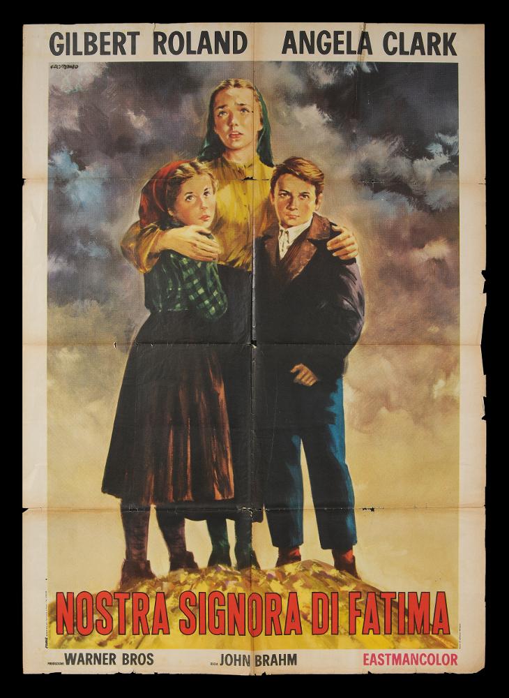 L'immagine riproduce uno dei manifesti conservati presso la Mediateca Regionale Pugliese (vedi Note). Si tratta di uno dei manifesti del film “Nostra Signora di Fatima” del 1952 per la regia di John Brahm. La firma che leggiamo in alto a sinistra appartiene all’illustratore G. Di Stefano, noto per aver rappresentato locandine e manifesti con protagonista l’eroe forzuto Maciste, inventato da Gabriele d’Annunzio. In questa composizione Di Stefano rappresenta in maniera totalizzante i tre protagonisti, immortalati con lo sguardo rivolto verso l’alto, sicuramente durante la visione della “Signora di Fatima”. Le pennellate larghe e sfumate del cielo nuvoloso contribuiscono a rendere cupa e misteriosa l’atmosfera....