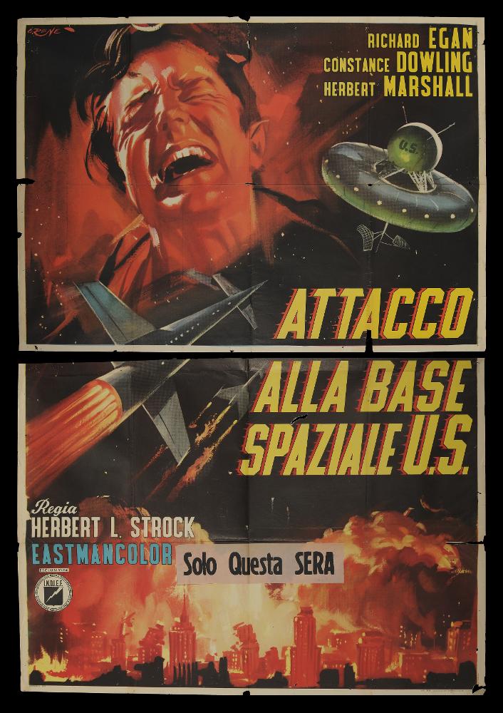 L'immagine riproduce uno dei manifesti conservati presso la Mediateca Regionale Pugliese (vedi Note). Si tratta di una delle versioni grafiche del manifesto del film “Attacco alla base spaziale U. S.” del 1954 per la regia di Herbert L. Strock, a firma di Renato Casaro, tra i maggiori rappresentanti della grafica e del manifesto del secondo dopoguerra. Nello specifico questo manifesto è da annoverarsi tra le prime illustrazioni per il cinema, come si evince dalla firma, posta in alto a sinistra, C. René, utilizzata agli esordi dall’autore per poi essere sostituita dalla ben più nota R. Casaro. Casaro è noto per essere stato un autodidatta che riuscì tuttavia ad acquisire competenze e abilità riconoscibili, come l’uso dell’aerografo e legami con le correnti surrealiste i...