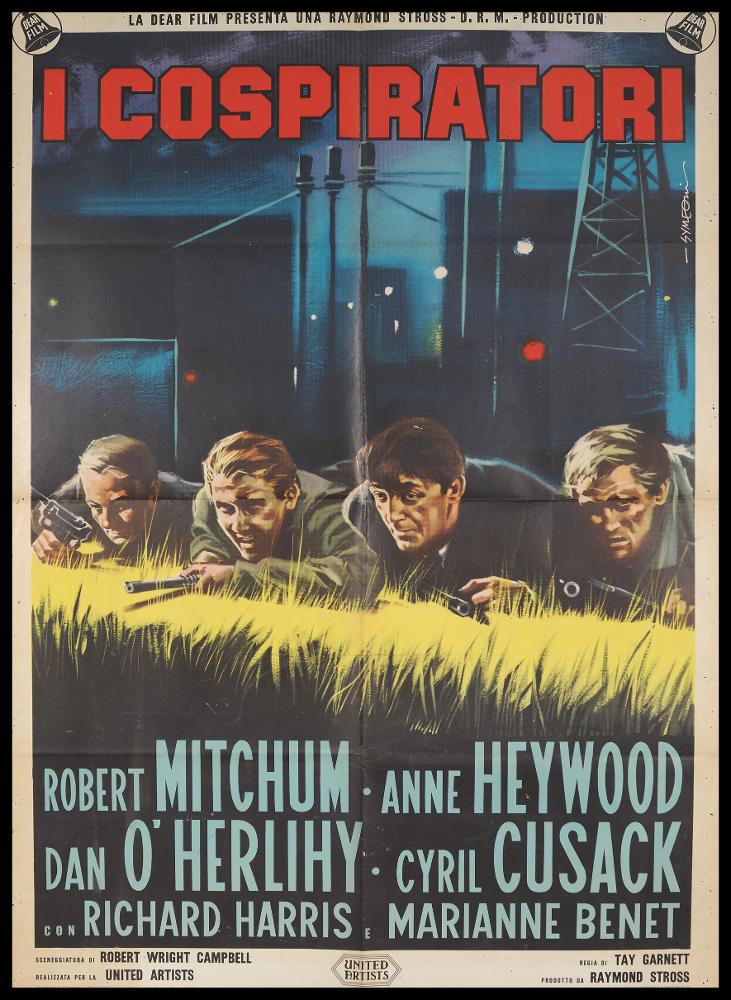 L'immagine riproduce uno dei manifesti conservati presso la Mediateca Regionale Pugliese (vedi Note). Si tratta del manifesto del film "I cospiratori" (1960), a firma di Sandro Symeoni (Symeoni). Noto per essere uno dei pittori di cinema più prolifici, si distinse per una grande pittoricità, un gusto originale basato sulla bellezza formale, soprattutto femminile, e più tardi per composizioni moderne basate su ritmi spezzati e drammatici. Symeoni riesce a costruire una composizione elegante ed ordinata anche per una scena drammatica che racconta la guerra attraverso spionaggi e sabotaggi di un gruppo di indipendentisti irlandesi ai danni degli inglesi. Ne esce una composizione bellissima, con Robert Mitchum in primo piano insieme agli altri protagonisti. Un punto di vist...