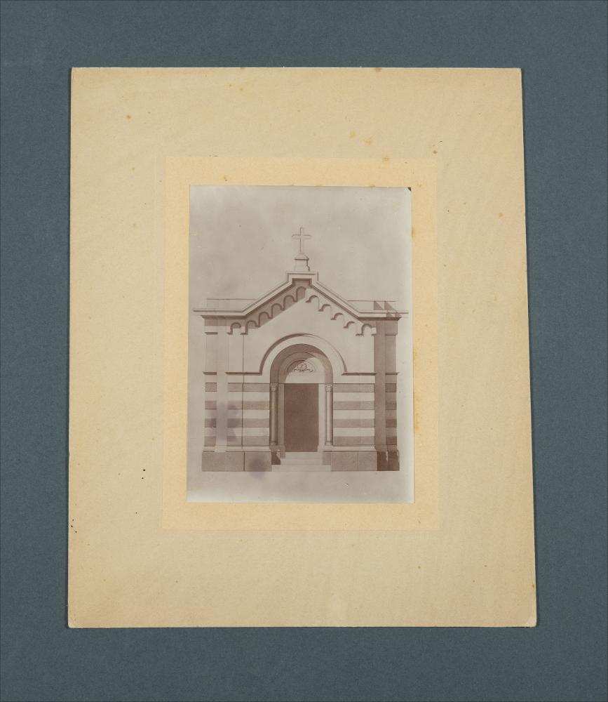 <div class="ql-editor"><div><span>Documentazione fotografica del rilievo del prospetto della cappella De Troya di Lucera.</span></div><div><span class="ql-cursor">﻿</span>La risorsa fa parte della raccolta fotografica di Giuseppe Ceci (1863-1938), studioso delle arti figurative dell’Italia meridionale e tra i promotori delle Società di Storia Patria di Napoli e della Puglia, si inserisce nel vivace clima culturale dell’Italia postunitaria, caratterizzato dal progressivo consolidarsi di una «coscienza nazionale» alimentata anche dal confronto e dal dialogo con le realtà storiche e culturali locali.</div><div>Oggi la Biblioteca Comunale di Andria conserva oltre settecento fotografie dedicate alla Puglia medievale, a Napoli e al patri...