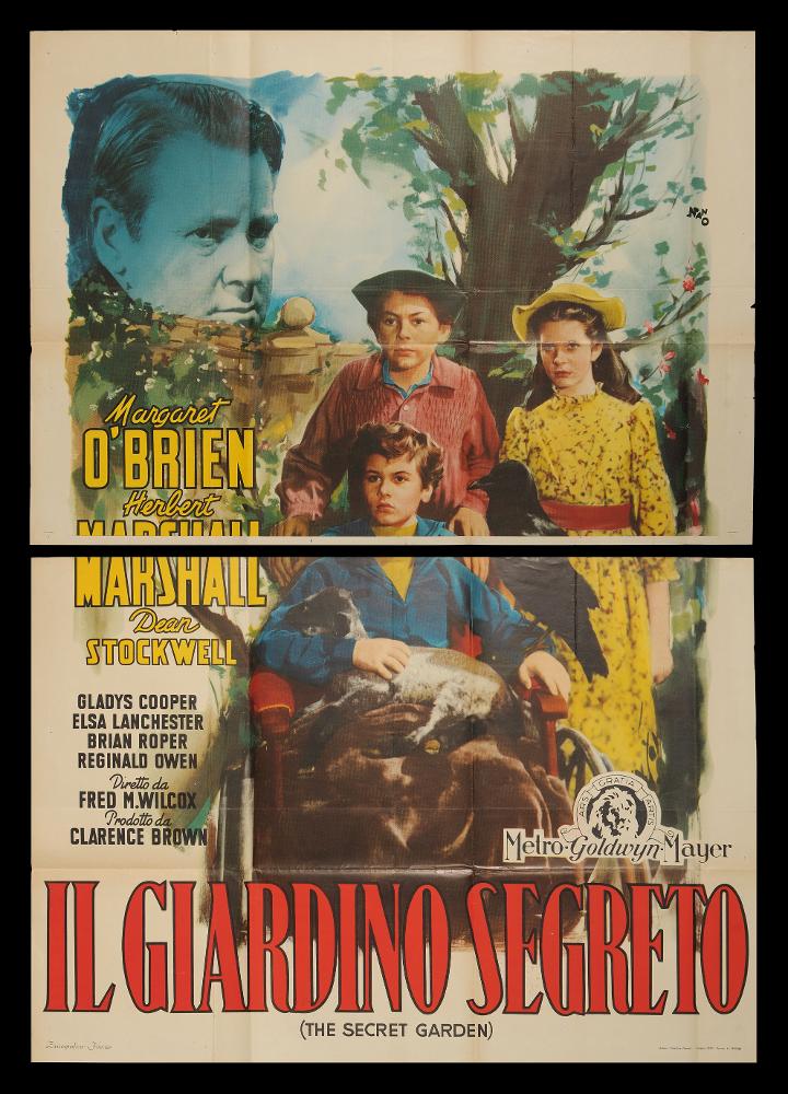 L'immagine riproduce uno dei manifesti conservati presso la Mediateca Regionale Pugliese (vedi Note). Si tratta della versione grafica realizzata per il manifesto del film “Il giardino segreto”, a firma di Nano, nome d'arte di Silvano Campeggi, come si evince dalla firma in alto a destra. Illustratore e pittore di fama mondiale, allievo di Luigi Martinati, fu autore di alcuni tra i più bei manifesti del cinema italiano come 'Via col vento', 'Ben Hur e i suoi quattro cavalli bianchi' e 'Colazione da Tiffany'. Il suo linguaggio stilistico si basa sulla sintesi di forme e linee prediligendo campiture di colore ampie e nette per definire movimenti e figure dai volumi compatti. Le sue composizioni sono "semplici", ma mai banali. Per questo manifesto, Nano realizza lo sfondo ...
