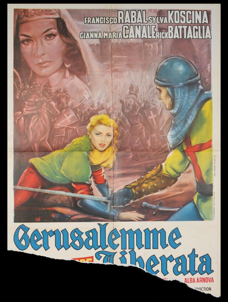 L'immagine riproduce uno dei manifesti conservati presso la Mediateca Regionale Pugliese (vedi Note). Si tratta di una delle versioni grafiche del manifesto de “La Gerusalemme Liberata”, film storico drammatico del 1957 per la regia italiana di Carlo Ludovico Bragaglia. Il manifesto è a firma di Dosso, come si evince dalla firma sul fianco destro. Anche in questa composizione, come per quella 200x140 a firma di Gasparri, sono evidenti gli elementi di un colossal storico, tratto dal poema epico di Torquato Tasso. I colori accesi e la pittura morbida sono caratteristica dell'artista che qui esalta la bella figura dell'attrice Sylva Koscina in primo piano, su un fondo monocolore che descrive una scena di guerra corale. Nonostante l'evidente strappo sul manifesto, si può no...
