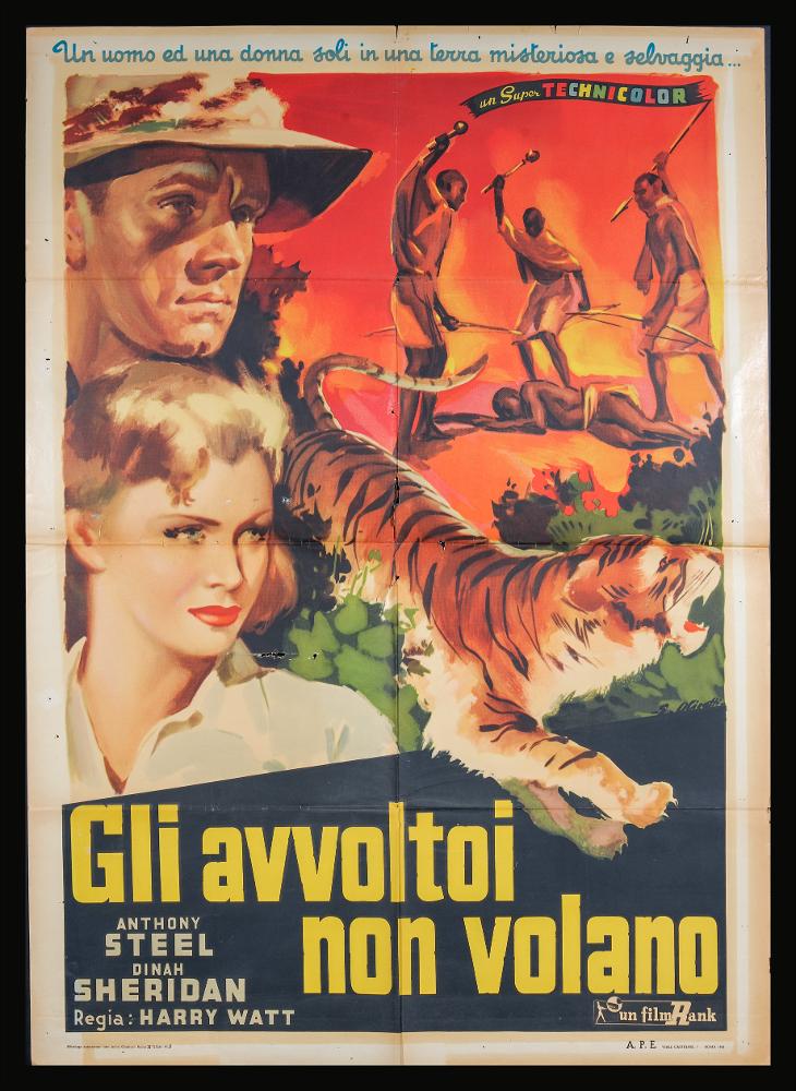 L'immagine riproduce uno dei manifesti conservati presso la Mediateca Regionale Pugliese (vedi Note). Si tratta di una delle versioni grafiche per il manifesto del film "Gli avvoltoi non volano" del 1951 per la regia di Harry Watt. La composizione è a firma dell’illustratore bolognese G. Olivetti (Giorgio Olivetti). Classe 1908, Olivetti caratterizza le sue opere con uno stile morbido, sfumato, fatto di acquerelli delicati che rendono il volume anche grazie ad un uso sapiente dei chiaroscuri. L'artista riesce a rendere per immagine la didascalia che si legge in alto: “Un uomo ed una donna soli in una terra misteriosa e selvaggia...". I toni cromatici sono quelli caldi del rosso e dell'arancio che richiamano il clima torrido dell'Africa, ambientazione esplicitata dalla p...