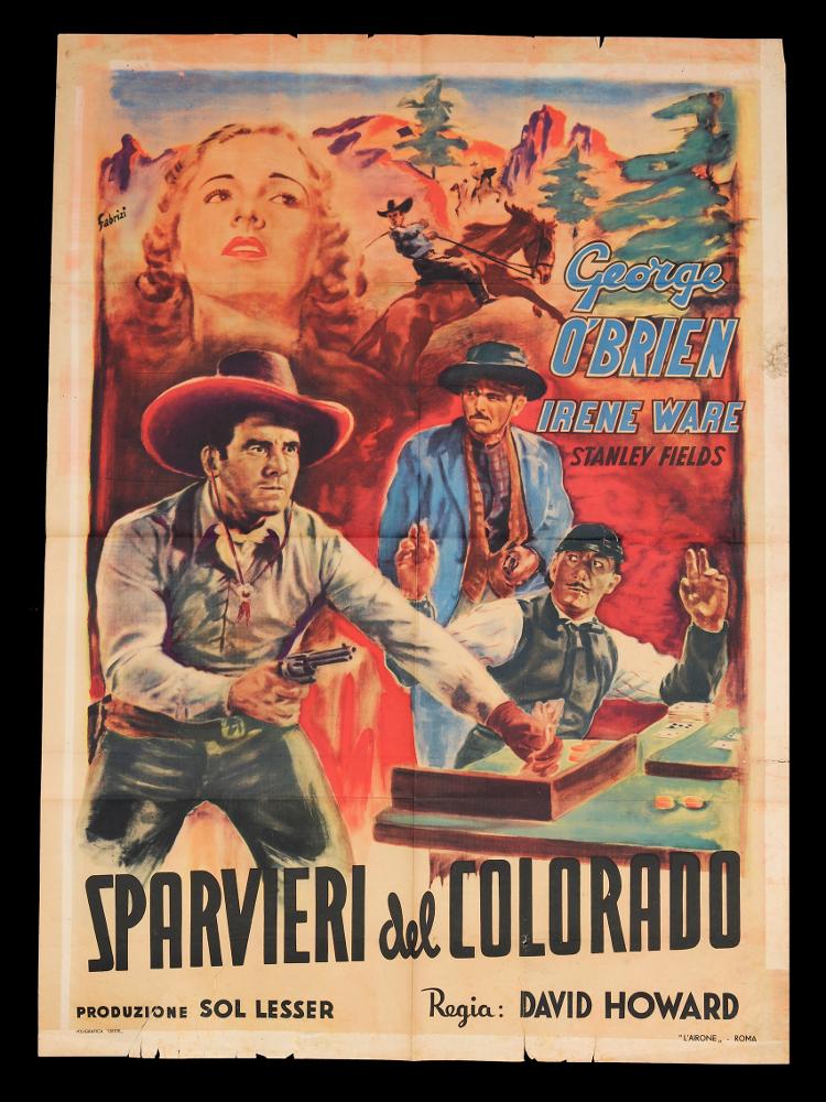L'immagine riproduce uno dei manifesti conservati presso la Mediateca Regionale Pugliese (vedi Note). Si tratta di una delle versioni grafiche per il manifesto del film “Sparvieri del Colorado" del 1936 per la regia di David Howard a firma dell’illustratore Fabrizi. La composizione presenta usa struttura narrativa su più livelli, si parte da una scena in primo piano, probabilmente una rapina, alle spalle il grande ritratto della bellissima Irene Ware e su uno sfondo di montagna un cowboy a cavallo. Fabrizi utilizza pennellate veloci e larghe, quasi macchie, e i colori sono tendenzialmente scuri, solo il volto della protagonista femminile dà luce all’immagine....